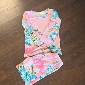 Little girl is pajamas, great condition size four